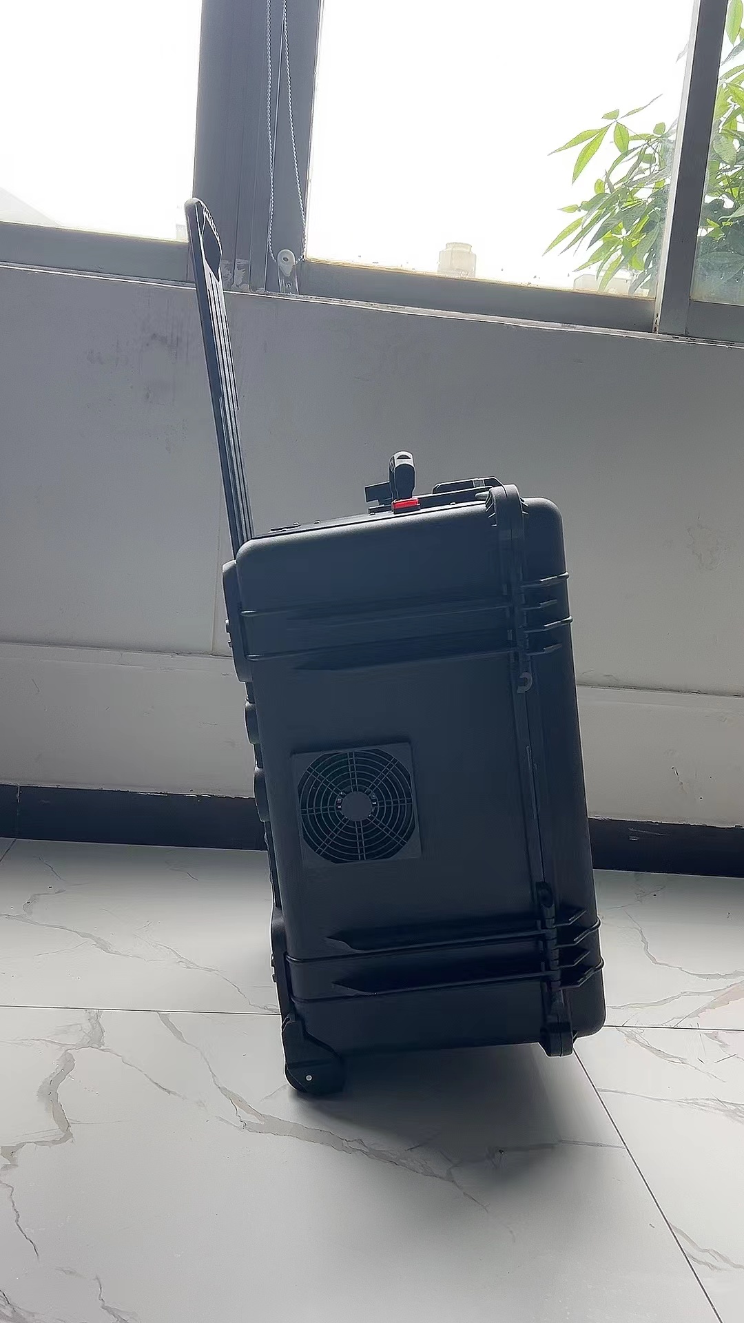 新化手拉箱型移动通信干扰器